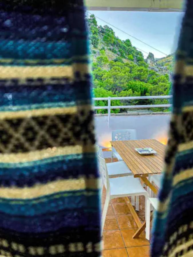 فيلا Grazalema - Casita La Calma - Incredible Views, Clima Frio-Calor, Wifi & Private Parking Optional المظهر الخارجي الصورة