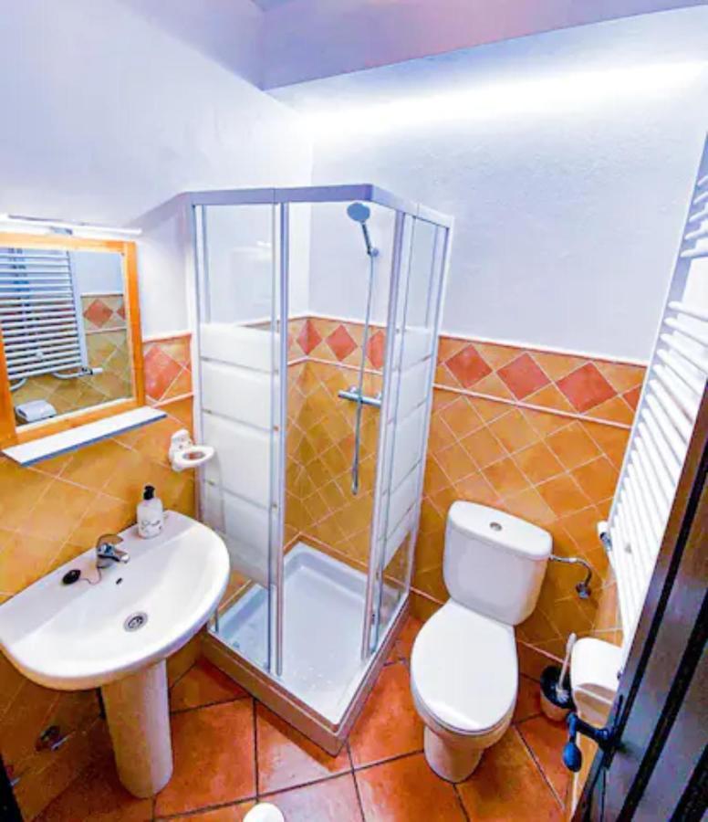 فيلا Grazalema - Casita La Calma - Incredible Views, Clima Frio-Calor, Wifi & Private Parking Optional المظهر الخارجي الصورة