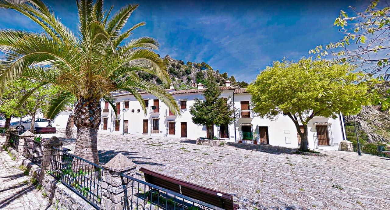 فيلا Grazalema - Casita La Calma - Incredible Views, Clima Frio-Calor, Wifi & Private Parking Optional المظهر الخارجي الصورة